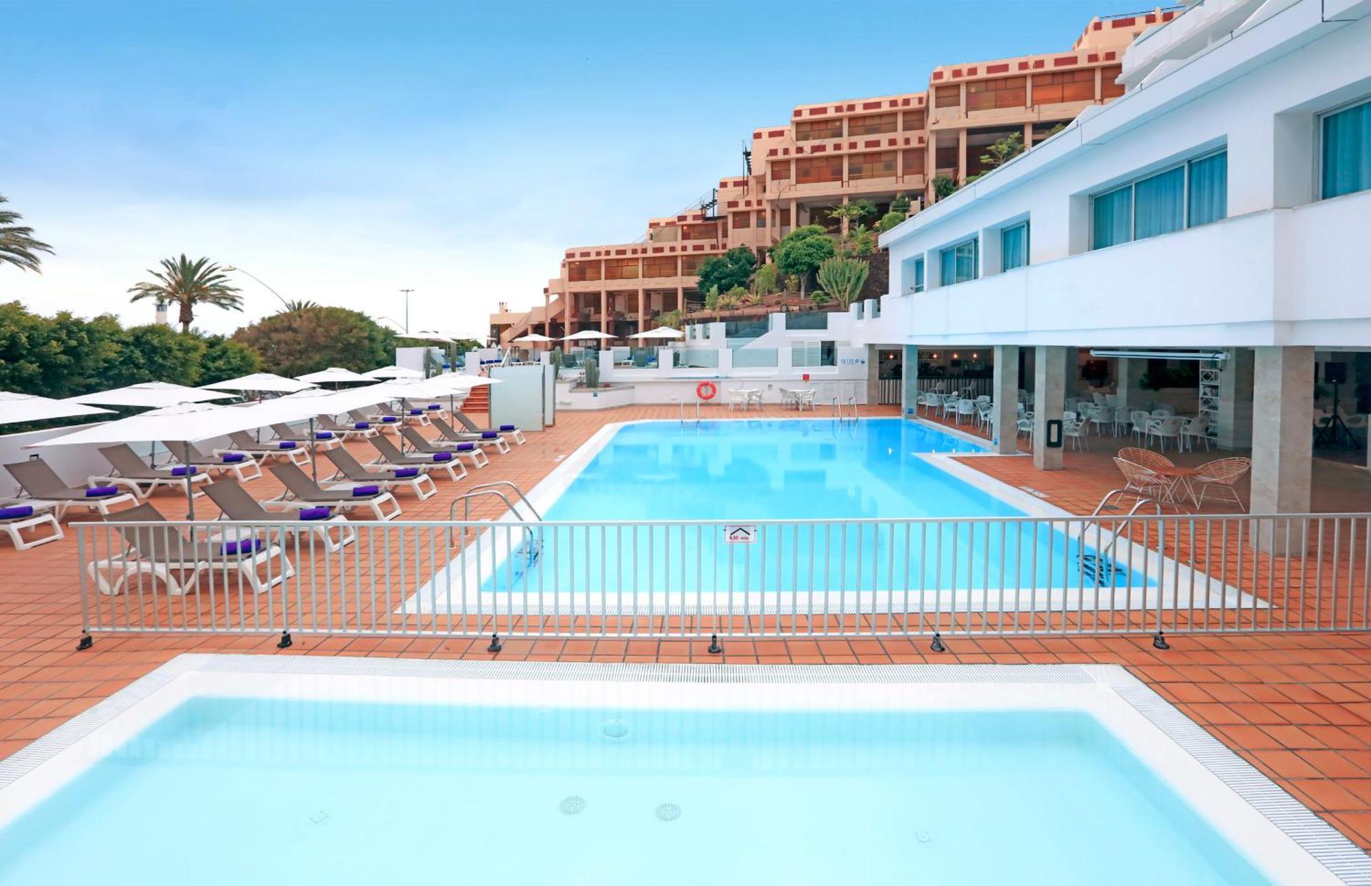 Fergus Cactus Garden Hotel 4*