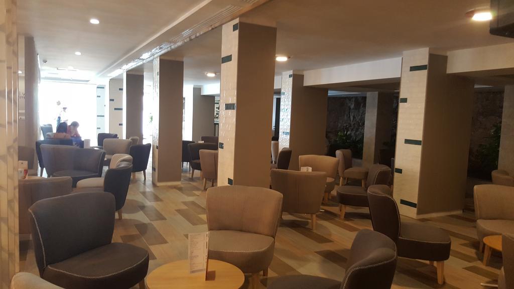 Fergus Cactus Garden Hotel